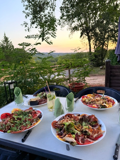 Table dressée au restaurant